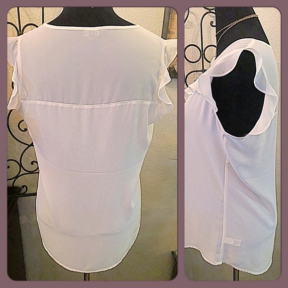 💐EXPRESS Short Flutter Sleeve & Ruffle Top💐 - Picture 3 of 4